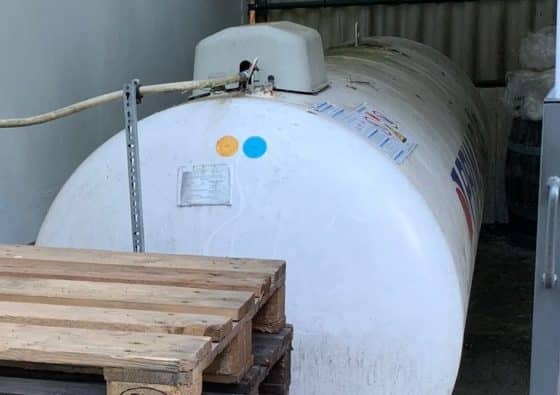 gebrauchter weißer Flüssiggastank zu verkaufen